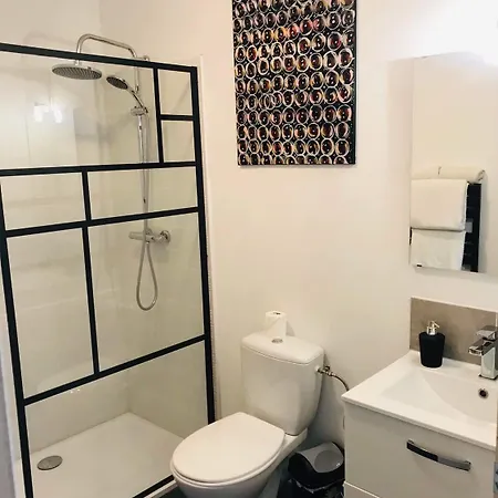 Labyrinthe Lit 180 Cm Salle De Bain, Petit Dej Compris 4*