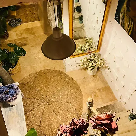 Labyrinthe Lit 180 Cm Salle De Bain, Petit Dej Compris 4*