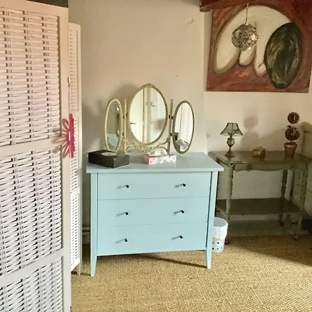 Labyrinthe Lit 180 Cm Salle De Bain, Petit Dej Compris Bed and breakfast