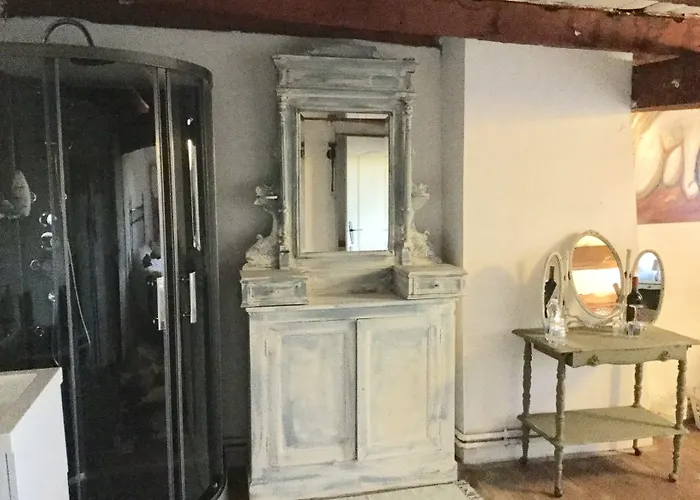 Labyrinthe Lit 180 Cm Salle De Bain, Petit Dej Compris ベッド・アンド・ブレックファスト 4*