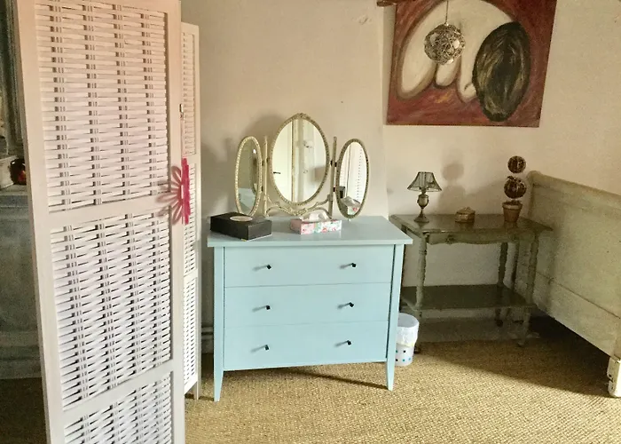 Labyrinthe Lit 180 Cm Salle De Bain, Petit Dej Compris ベッド・アンド・ブレックファスト