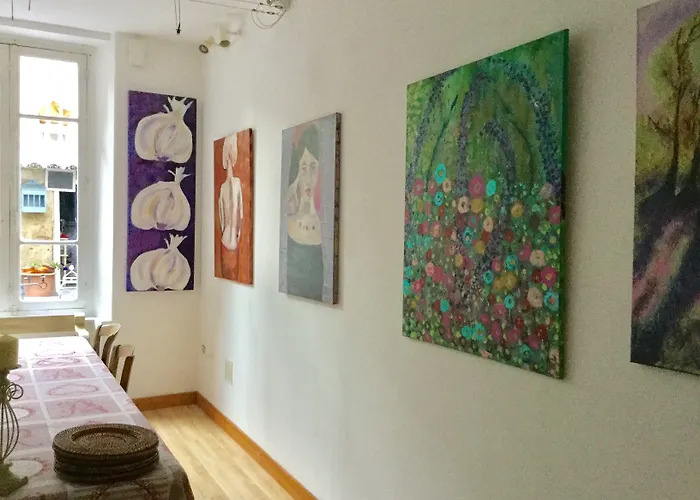 Labyrinthe Lit 180 Cm Salle De Bain, Petit Dej Compris 4*