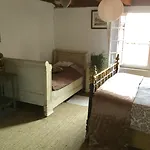 Labyrinthe Lit 180 Cm Salle De Bain, Petit Dej Compris מירפואה