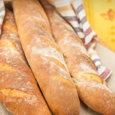 Labyrinthe Lit 180 Cm Salle De Bain, Petit Dej Compris Bed & Breakfast