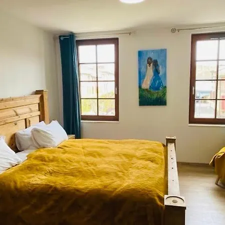 Labyrinthe Lit 180 Cm Salle De Bain, Petit Dej Compris Bed and Breakfast 4*