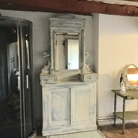 Labyrinthe Lit 180 Cm Salle De Bain, Petit Dej Compris Panzió 4*