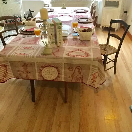 Labyrinthe Lit 180 Cm Salle De Bain, Petit Dej Compris 4*