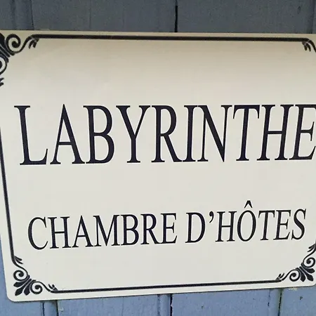Labyrinthe Lit 180 Cm Salle De Bain, Petit Dej Compris