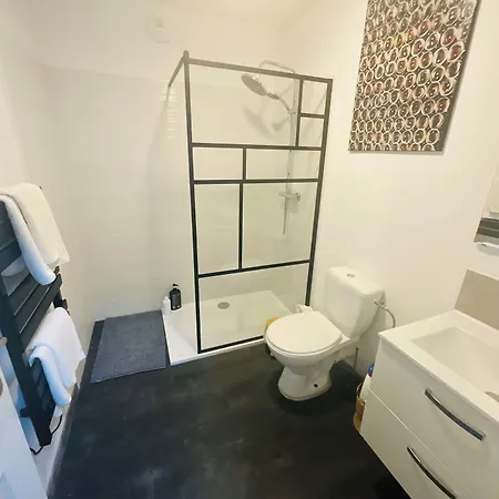 Labyrinthe Lit 180 Cm Salle De Bain, Petit Dej Compris 4*