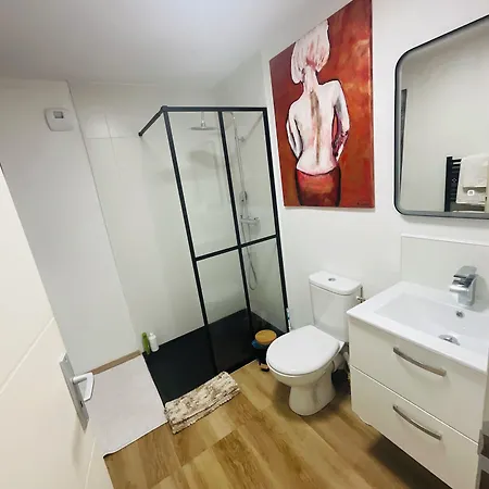 Labyrinthe Lit 180 Cm Salle De Bain, Petit Dej Compris Couette-café 4*