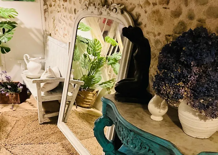 Labyrinthe Lit 180 Cm Salle De Bain, Petit Dej Compris 4* Mirepoix (Ariege)