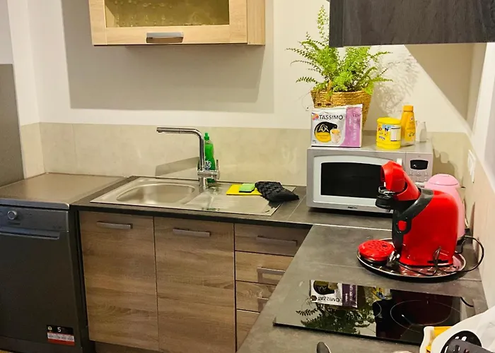 Labyrinthe Lit 180 Cm Salle De Bain, Petit Dej Compris Frühstückspension